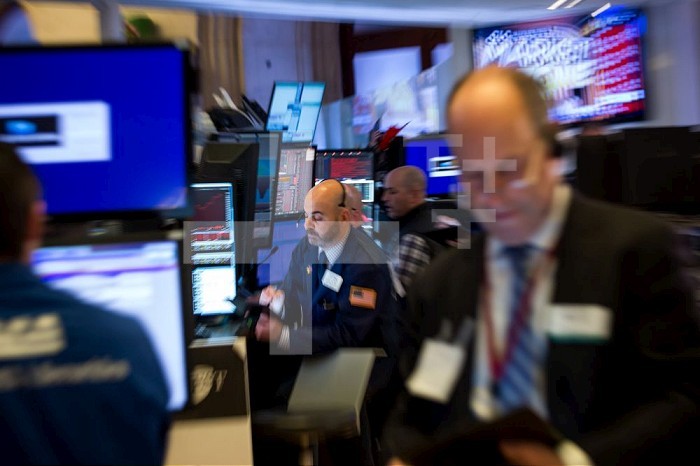 (200306) -- NEW YORK, March 6, 2020 (Xinhua) -- Traders work at the New York Stock Exchange (NYSE) in New York, the United States, March 6, 2020. U.S. stocks ended lower on Friday. The Dow decreased 0.98 percent to 25,864.78, the S&P 500 dropped 1.71 percent to 2,972.37, and the Nasdaq slid 1.87 percent to 8,575.62. (Photo by Michael Nagle/Xinhua) Xinhua News Agency / eyevine  Contact eyevine for more information about using this image: T: +44 (0) 20 8709 8709 E: info@eyevine.com http://www.eyevine.com . U.S.-NEW YORK-STOCKS
