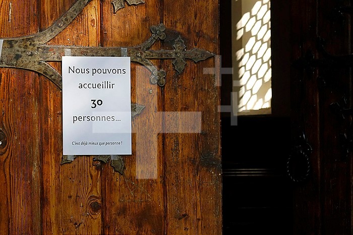 Protestant service after lockdown. Covid_19. France.