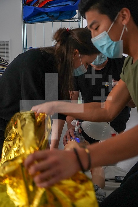 Emergency medicine students attends a circumstantial emergency simulation course led by two emergency physicians. In this case, the students will have to find the right gestures to revive a man victim of a drowning in hypothermia.