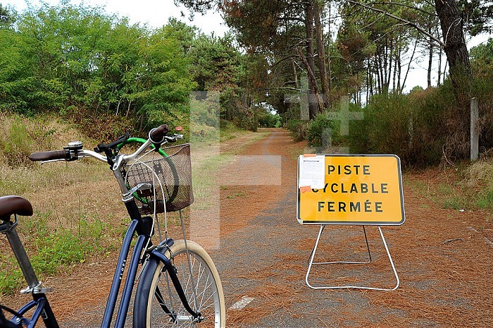 Bike path closed because of the fire at Teste de Buch - Bassin d´Arcachon.