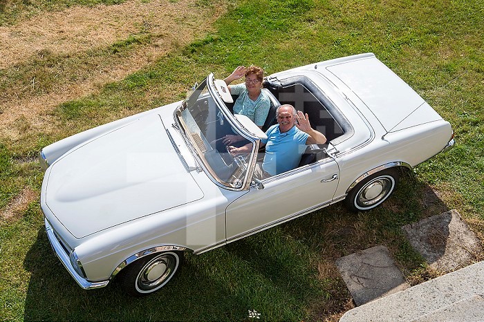 Senior couple in a car.